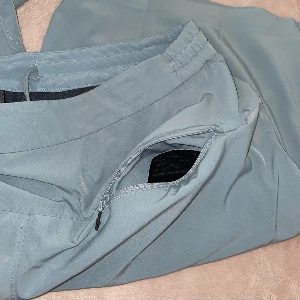 Lululemon shorts size 34 - Picture 6 of 11